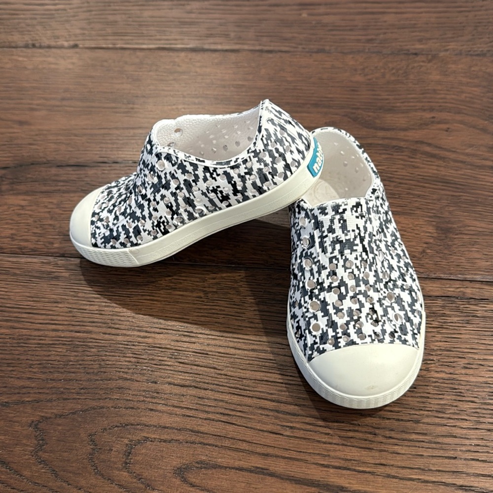 Native Shoes size 7